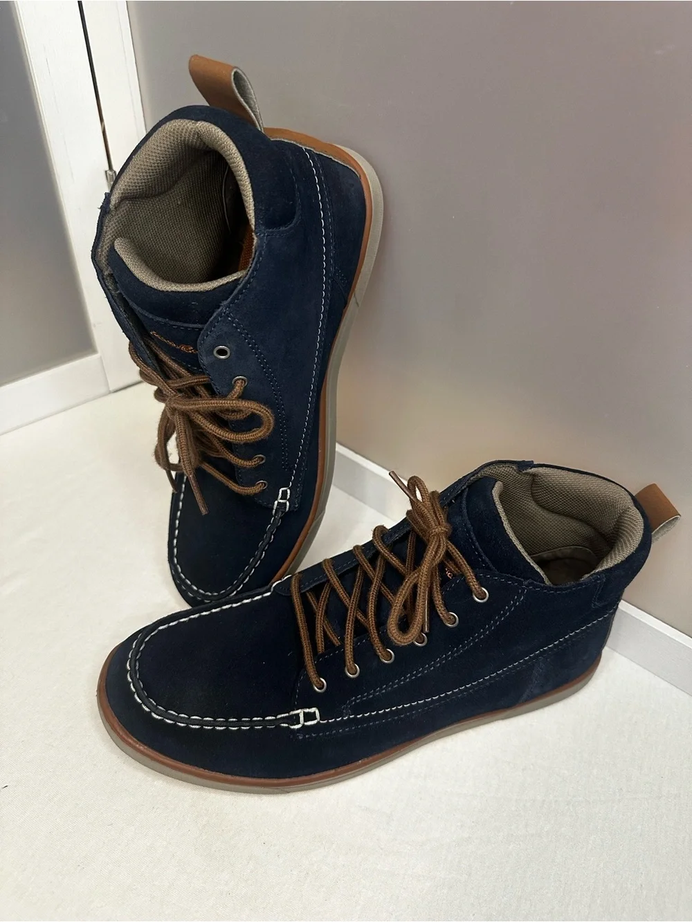 Men’s Eddie Bauer Navy Suede Chukka Boots with Brown Accents sz.10